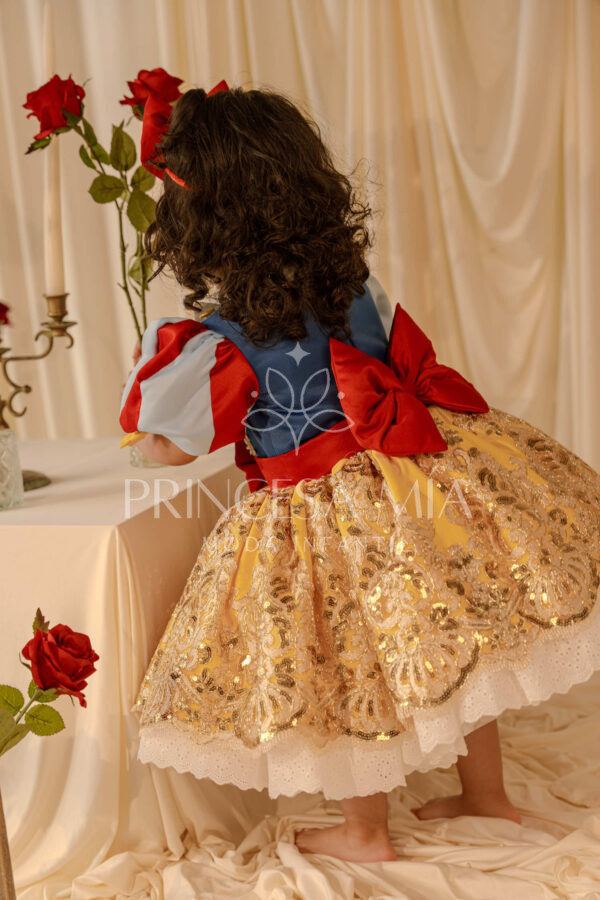 Snow White - Image 7