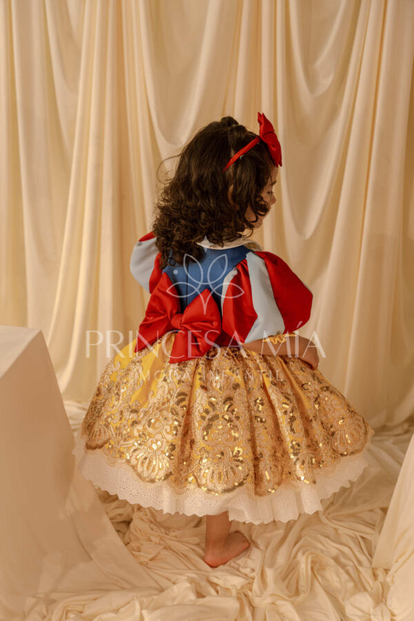 Snow White - Image 8