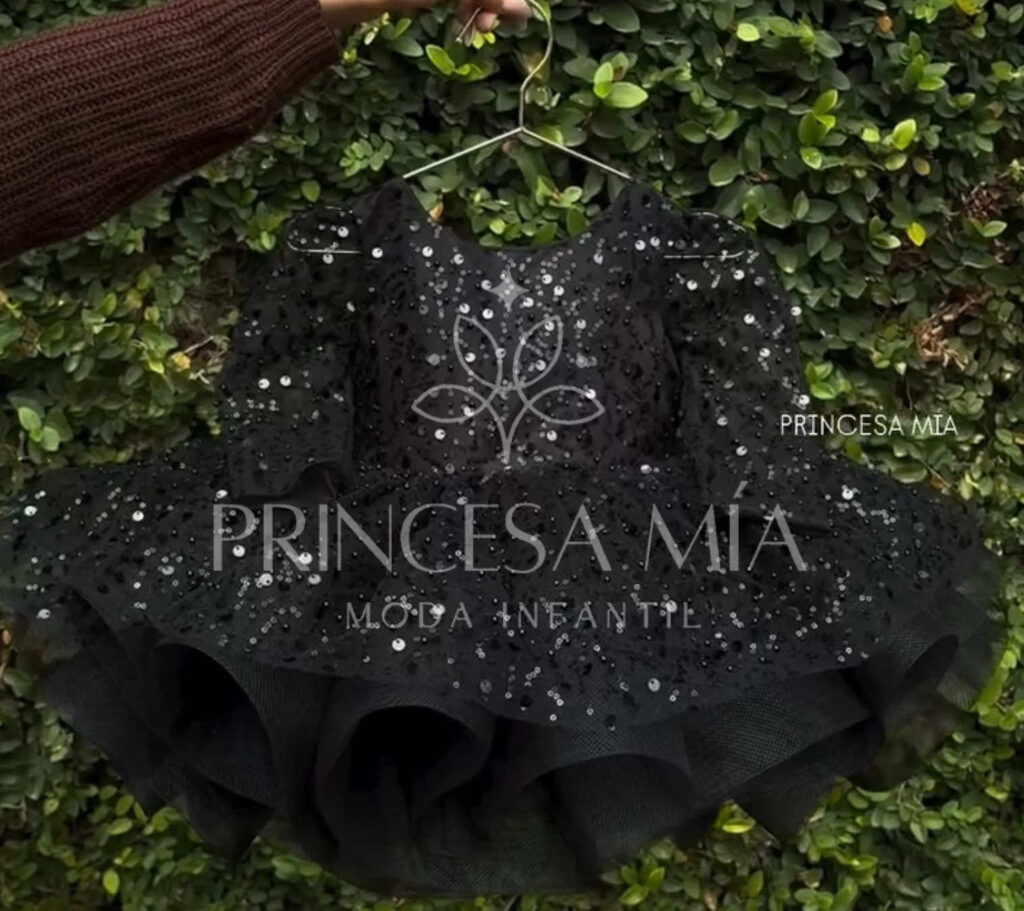 leah-black