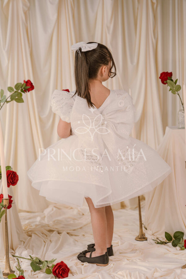 Anastasia White - Image 10