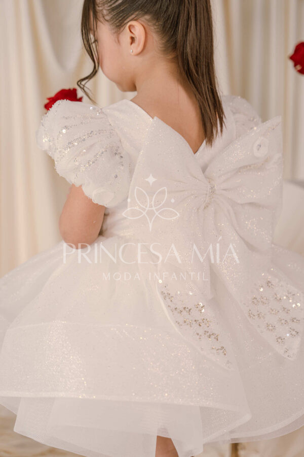 Anastasia White - Image 11